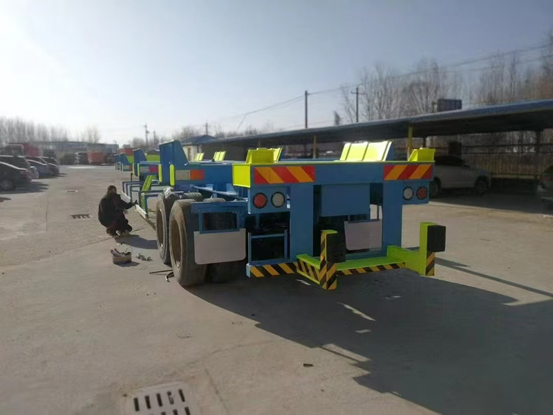 Harbour terminal skeleton semi-trailer