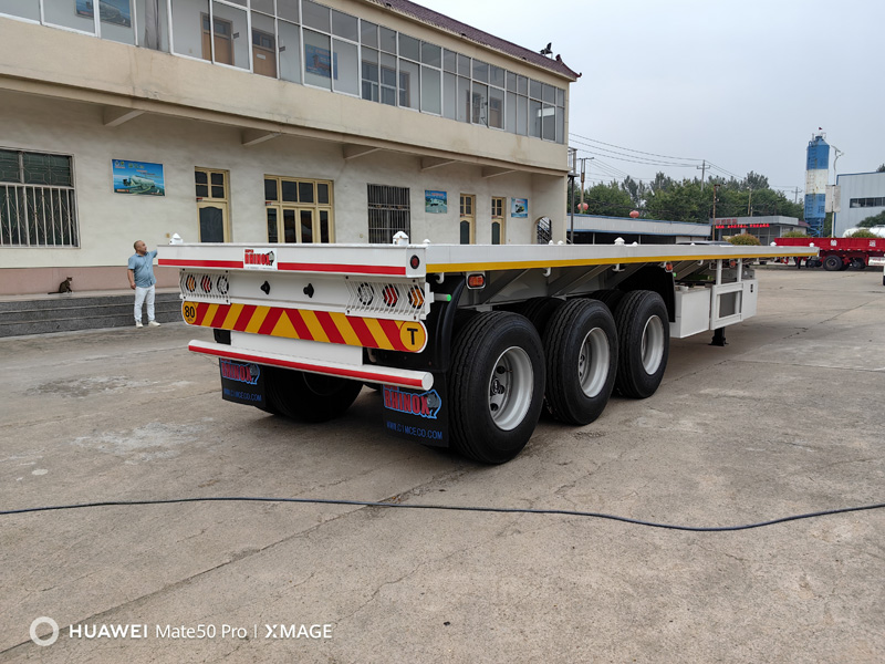 Container flatbed semi-trailer