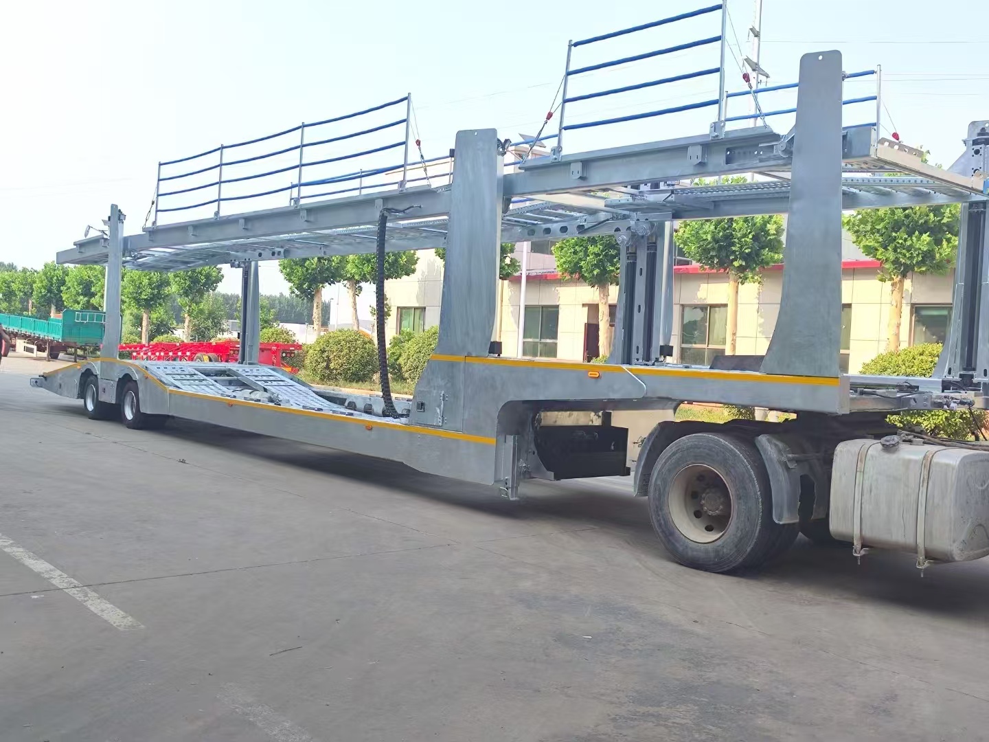 semi-trailer for vehicle transport