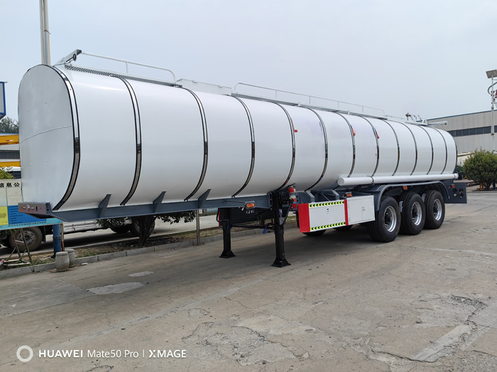 Liquid transport semi-trailer
