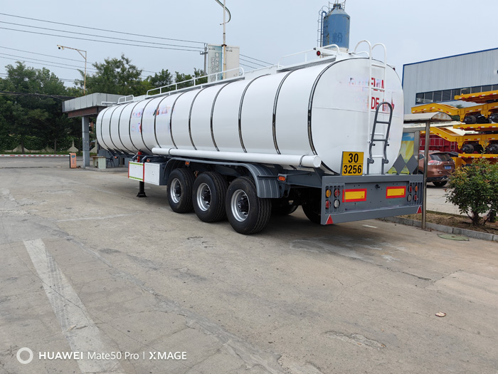 Liquid transport semi-trailer