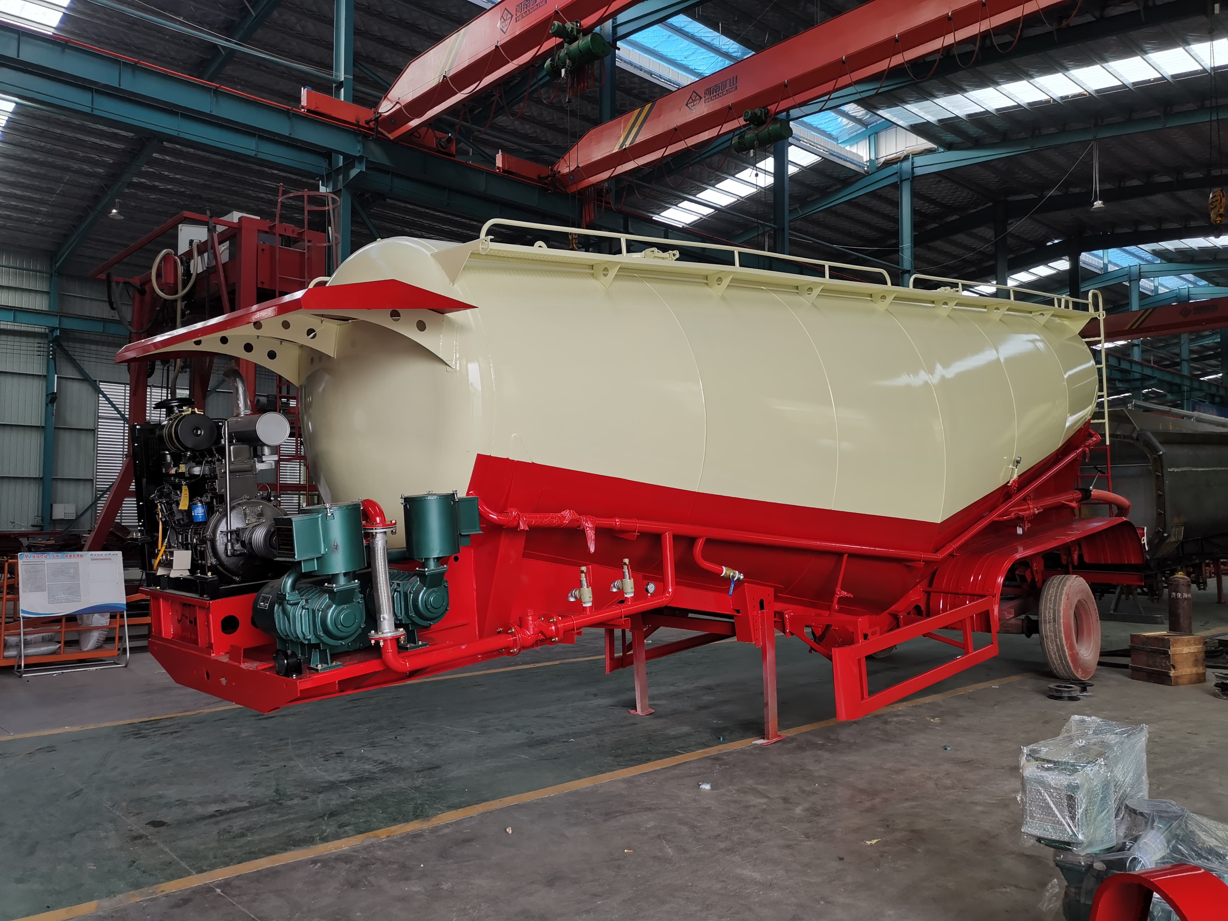 semi-trailer for transporting powder and granular materials