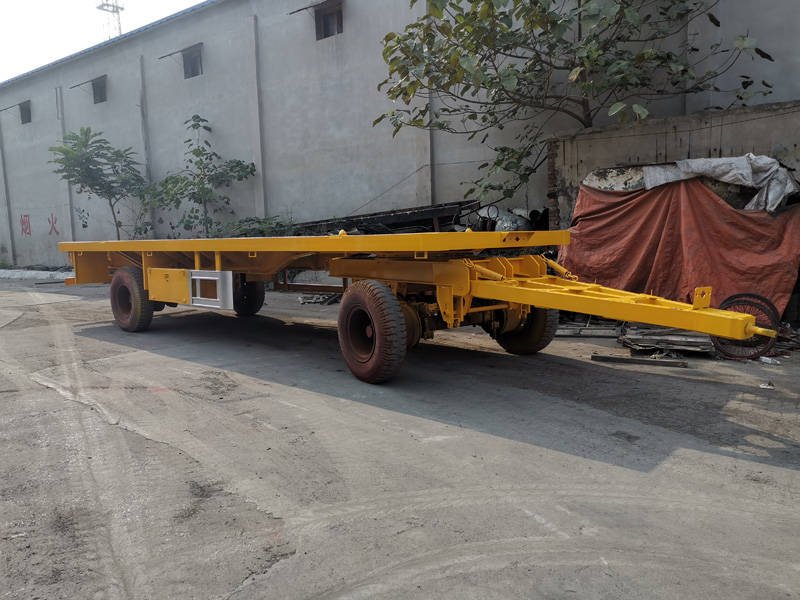 Container flatbed semi-trailer