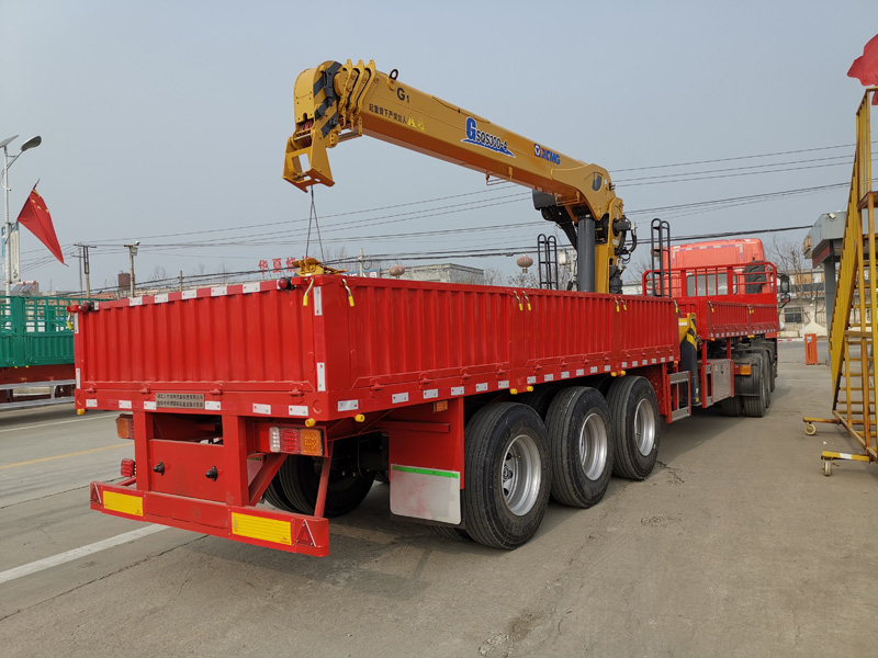 Truck-mounted crane semi-trailer