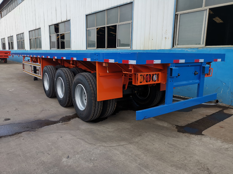 Container flatbed semi-trailer