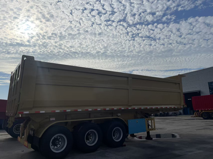 Dump semi-trailer
