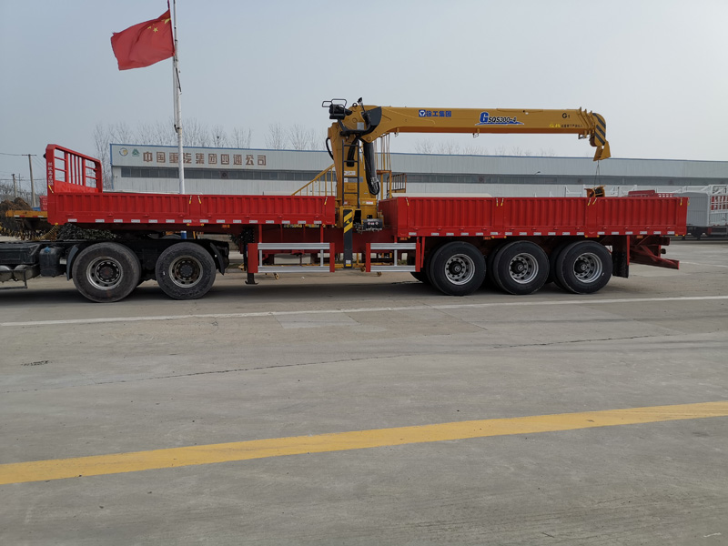 Truck-mounted crane semi-trailer
