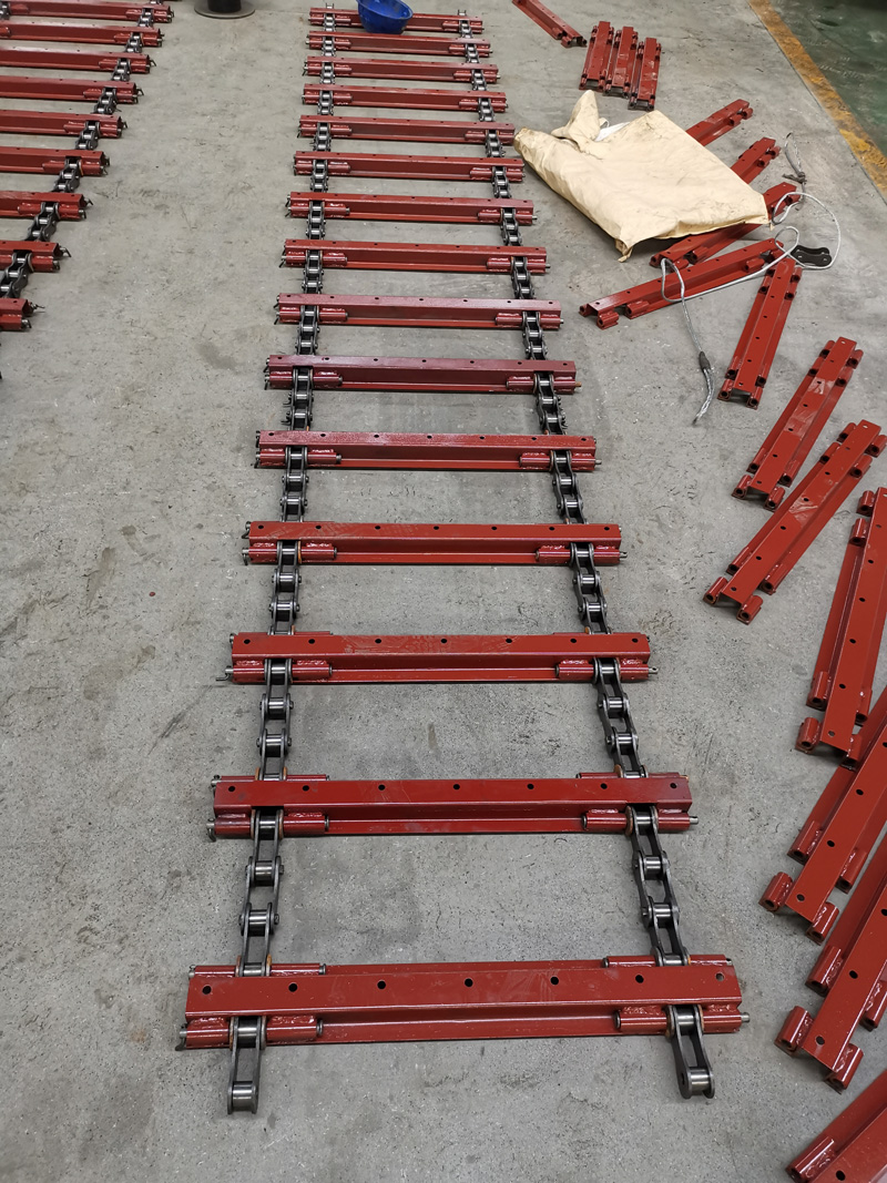 Tracked dump semi-trailer