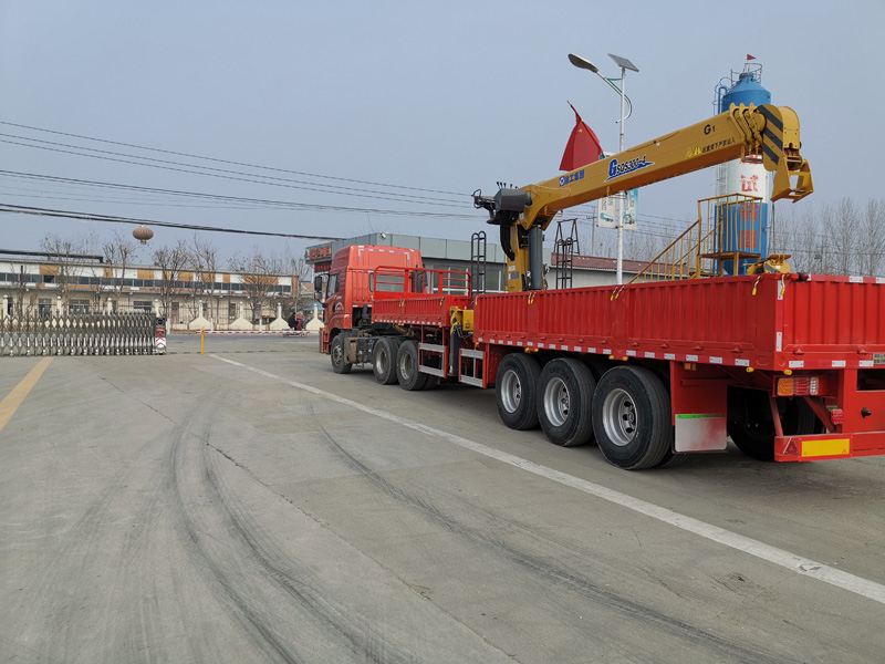 Truck-mounted crane semi-trailer
