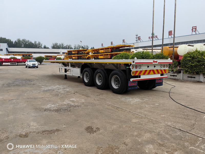 Container flatbed semi-trailer