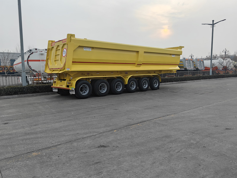 Dump semi-trailer