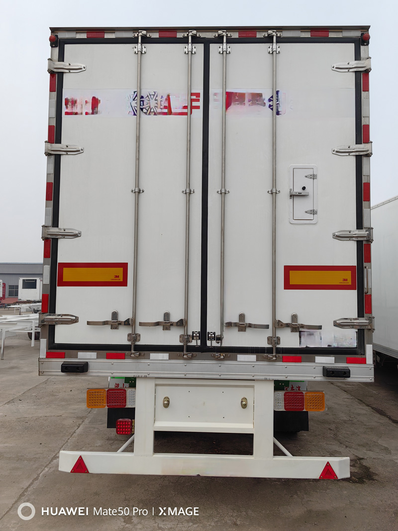 Refrigerated semi-trailer