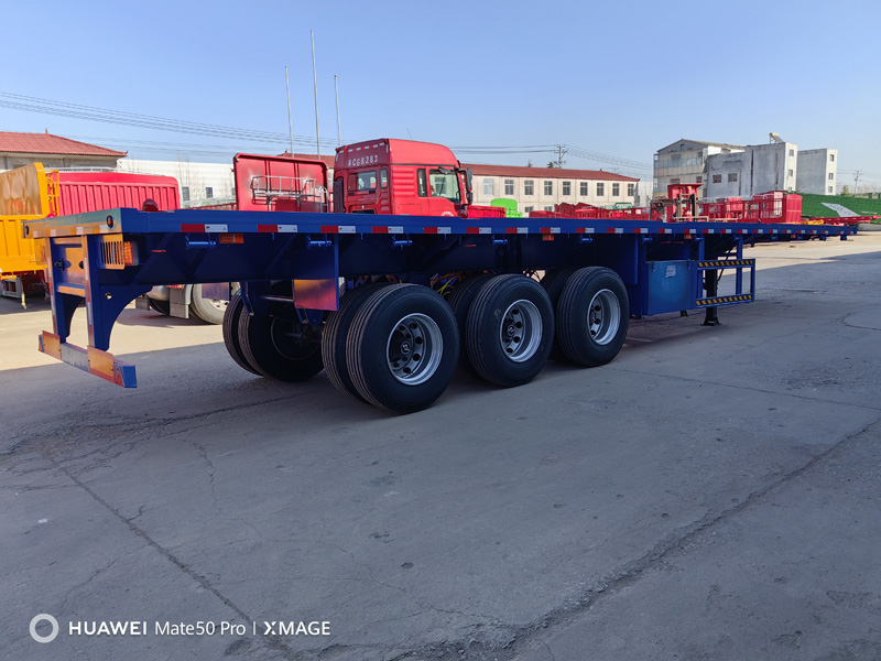 Container flatbed semi-trailer