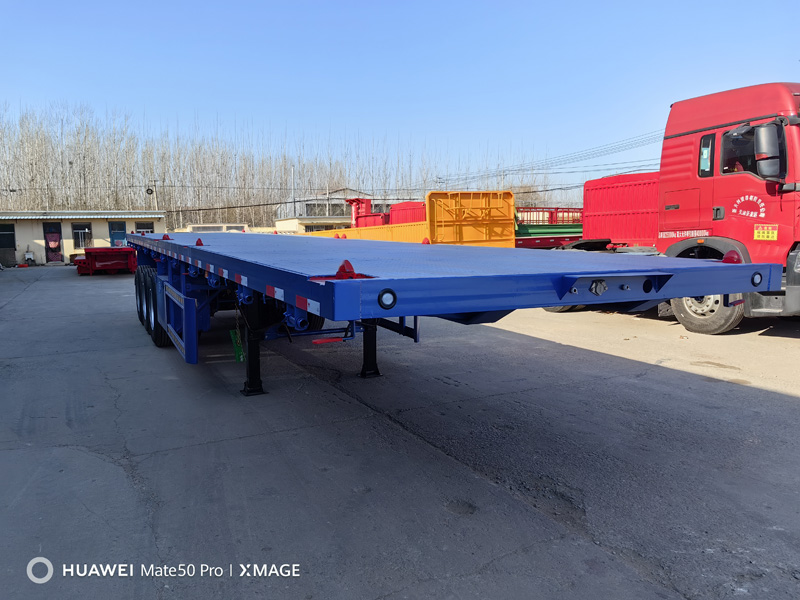 Container flatbed semi-trailer
