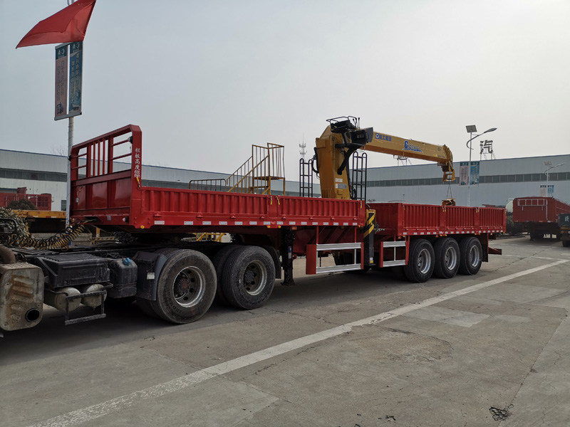 Truck-mounted crane semi-trailer