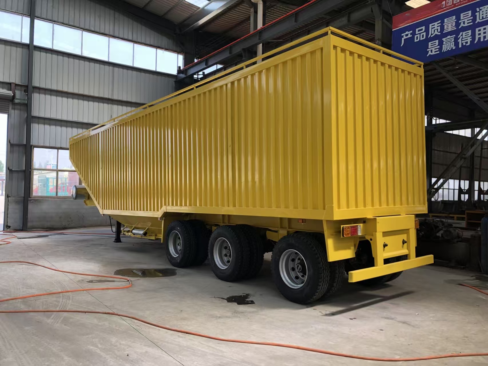 grain transport semi-trailer