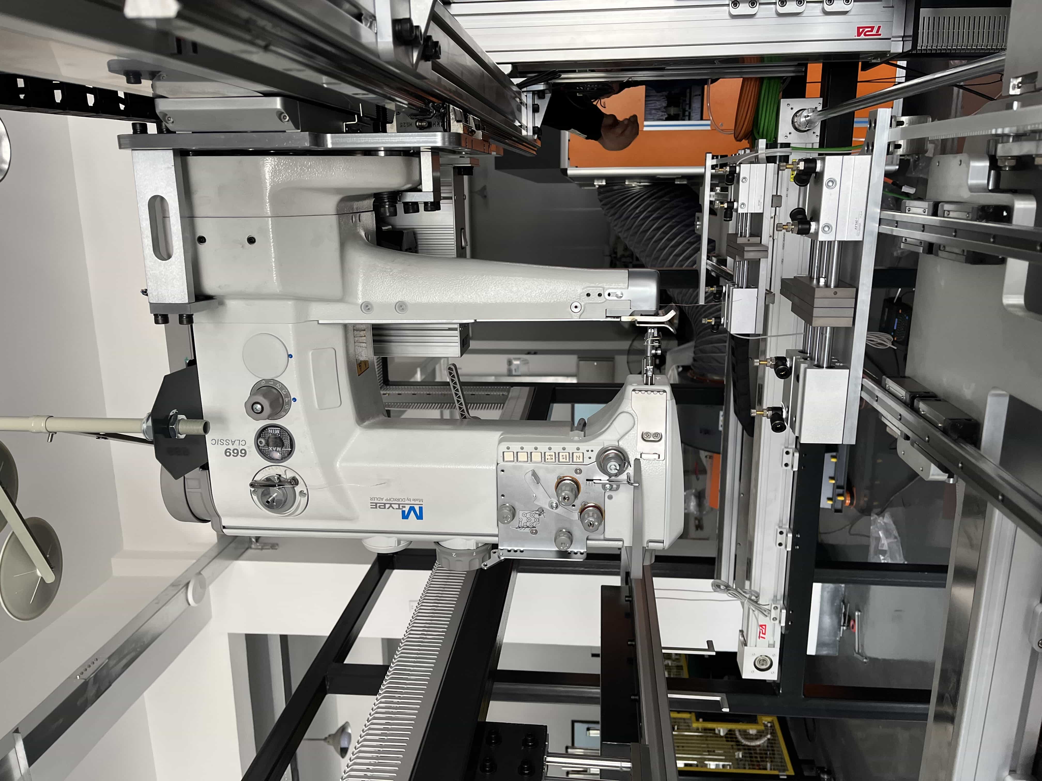 枕芯全自动缝口设备