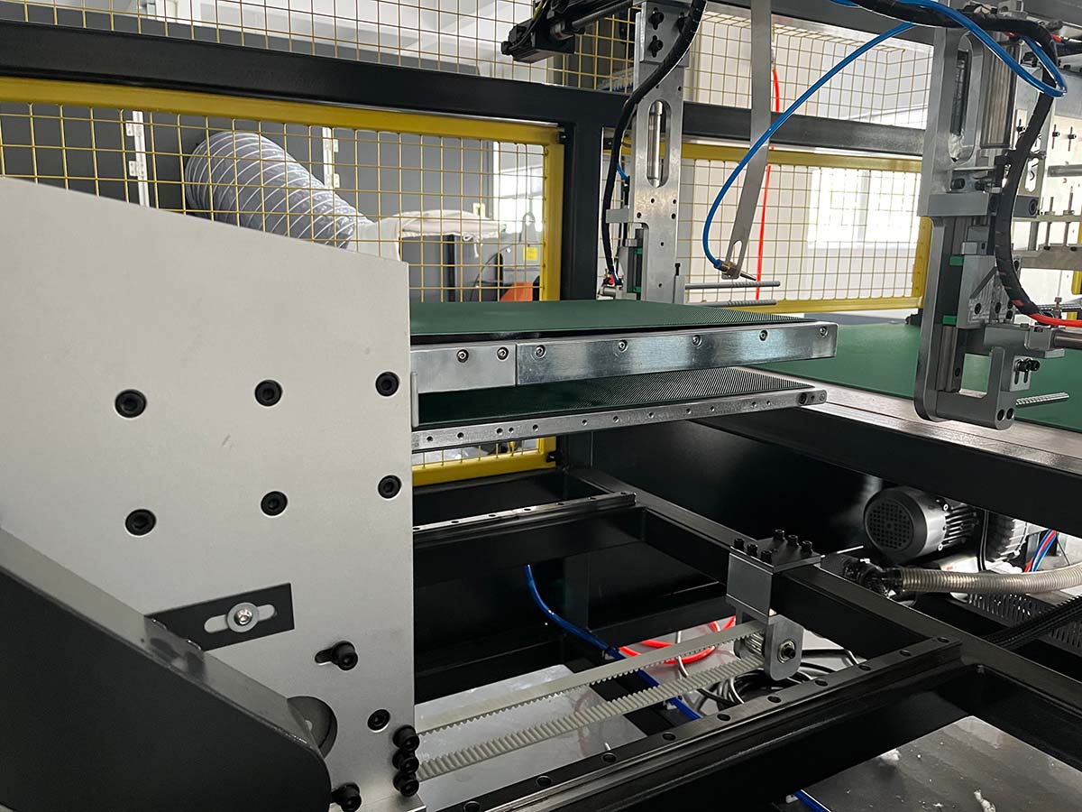 Pillow core automatic compression sealing machine