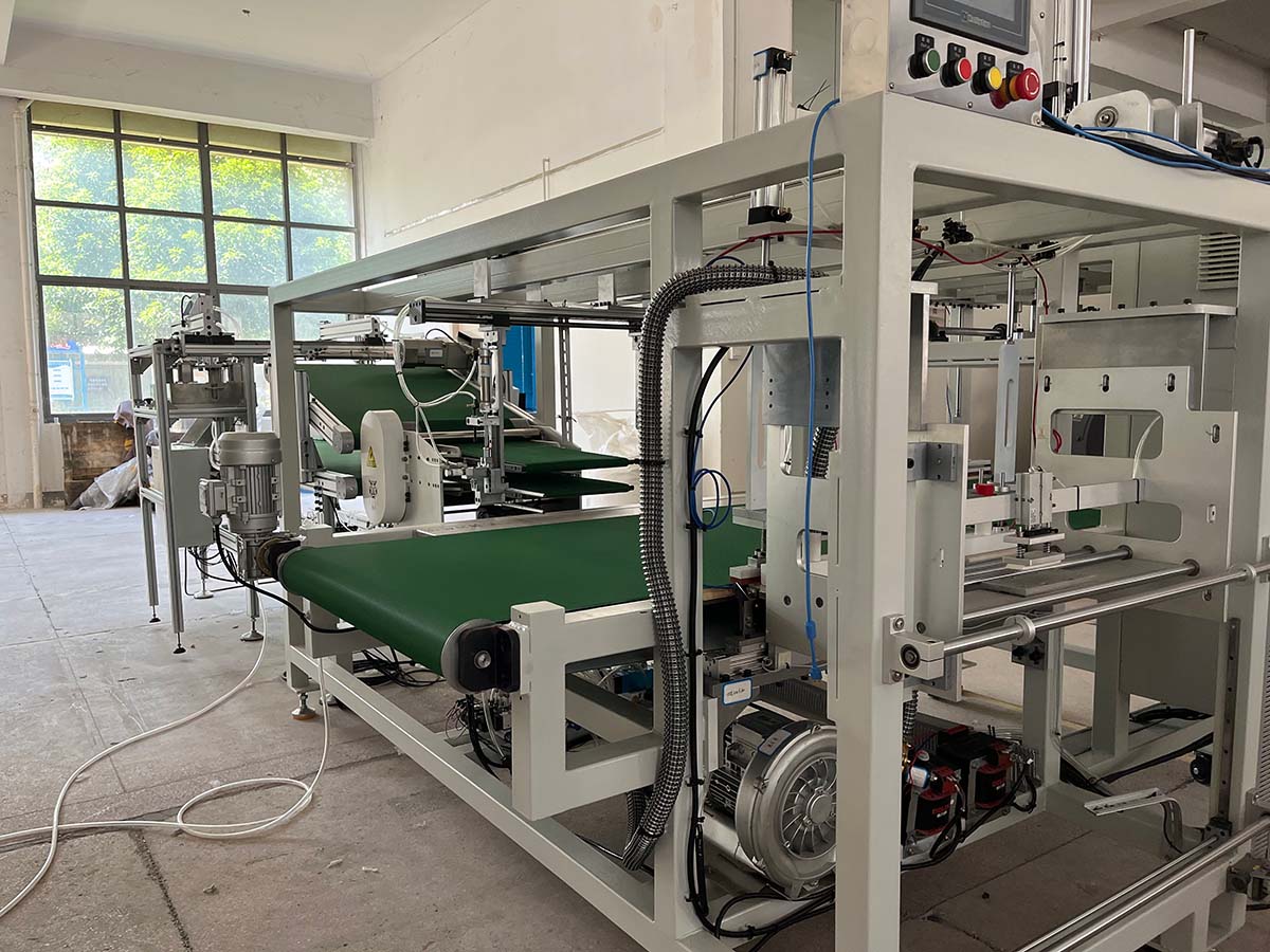 Pillow core automatic compression sealing machine