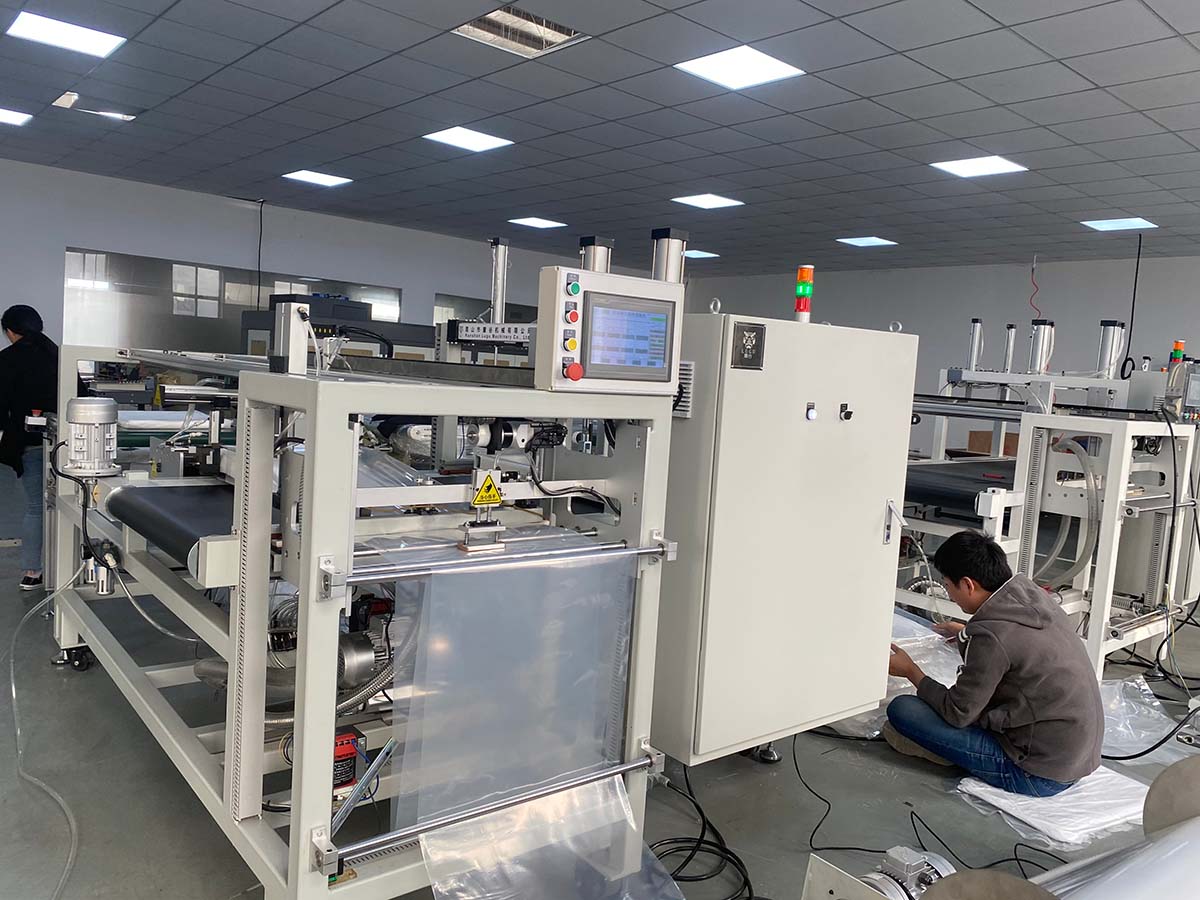 Pillow core automatic compression sealing machine