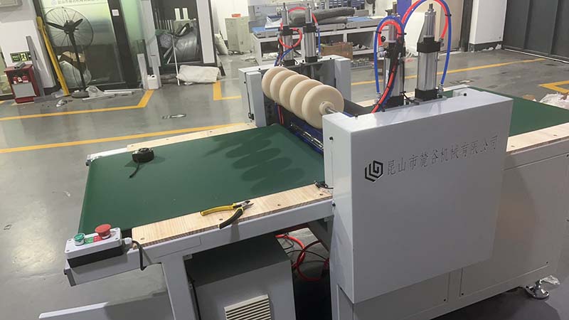 Automatic Pillow Fluffing and Shaping Device