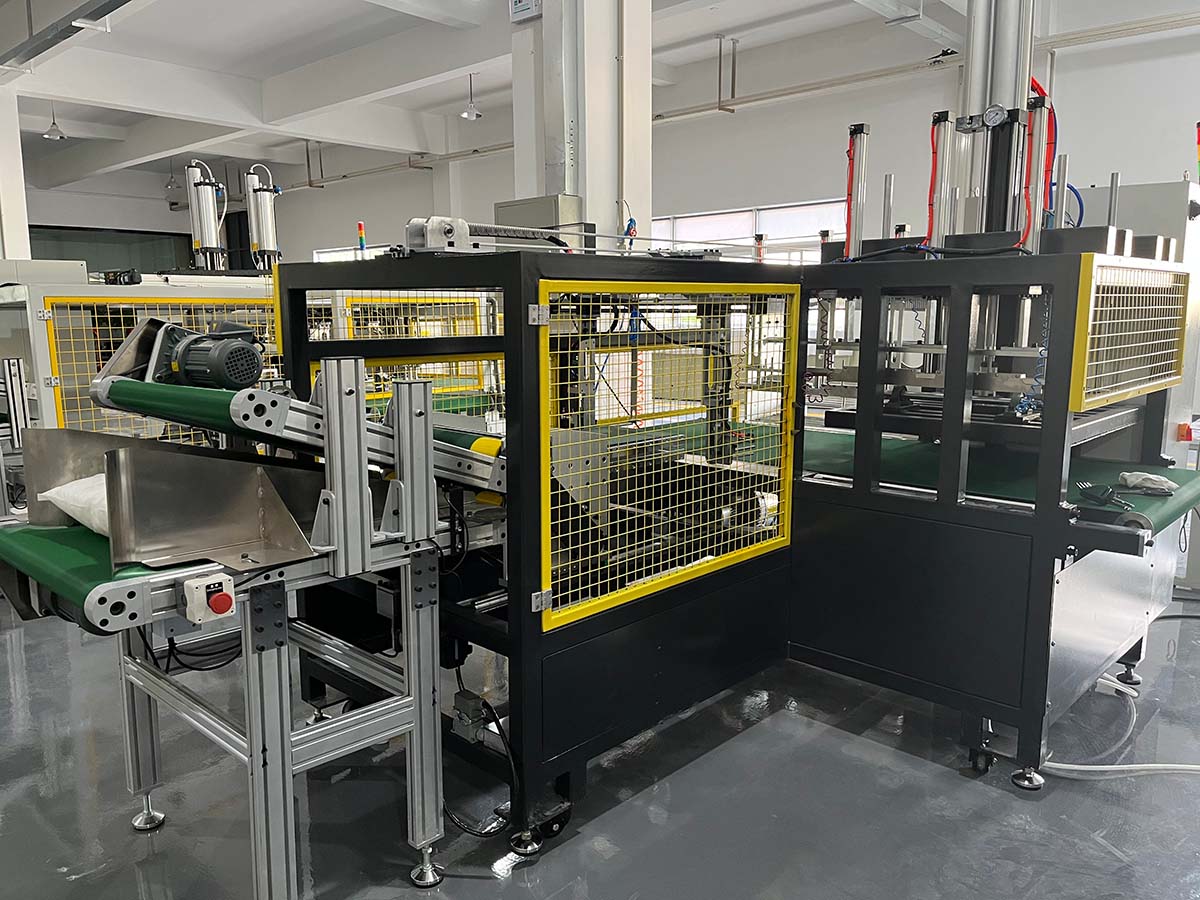 Pillow core automatic compression sealing machine