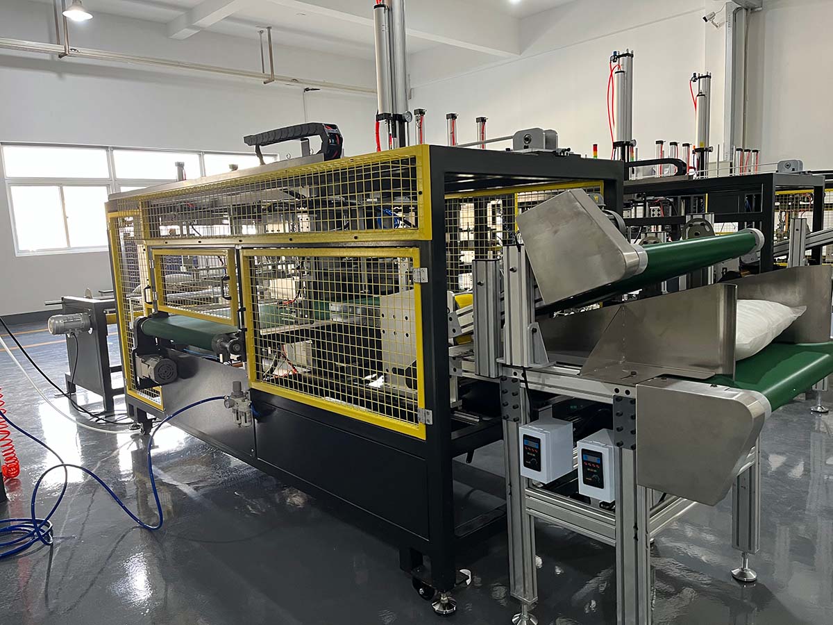 Pillow core automatic compression sealing machine
