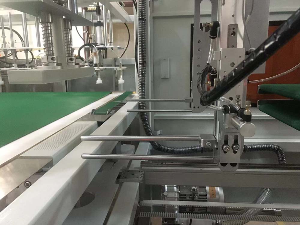 Pillow core automatic compression sealing machine