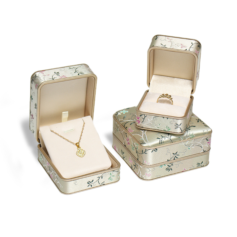 Chinese Style Green Silk Brocade Jewelry Packaging Box