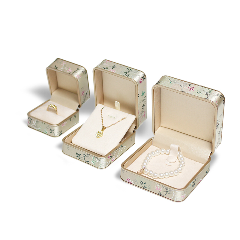 Chinese Style Green Silk Brocade Jewelry Packaging Box