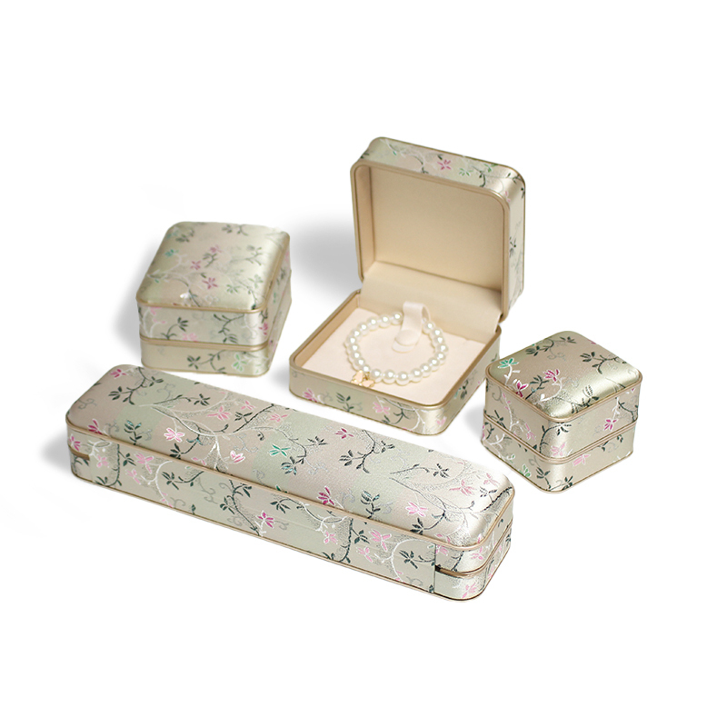 Chinese Style Green Silk Brocade Jewelry Packaging Box