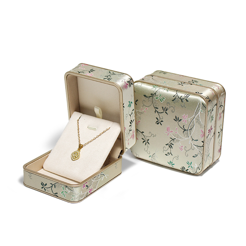 Chinese Style Green Silk Brocade Jewelry Packaging Box