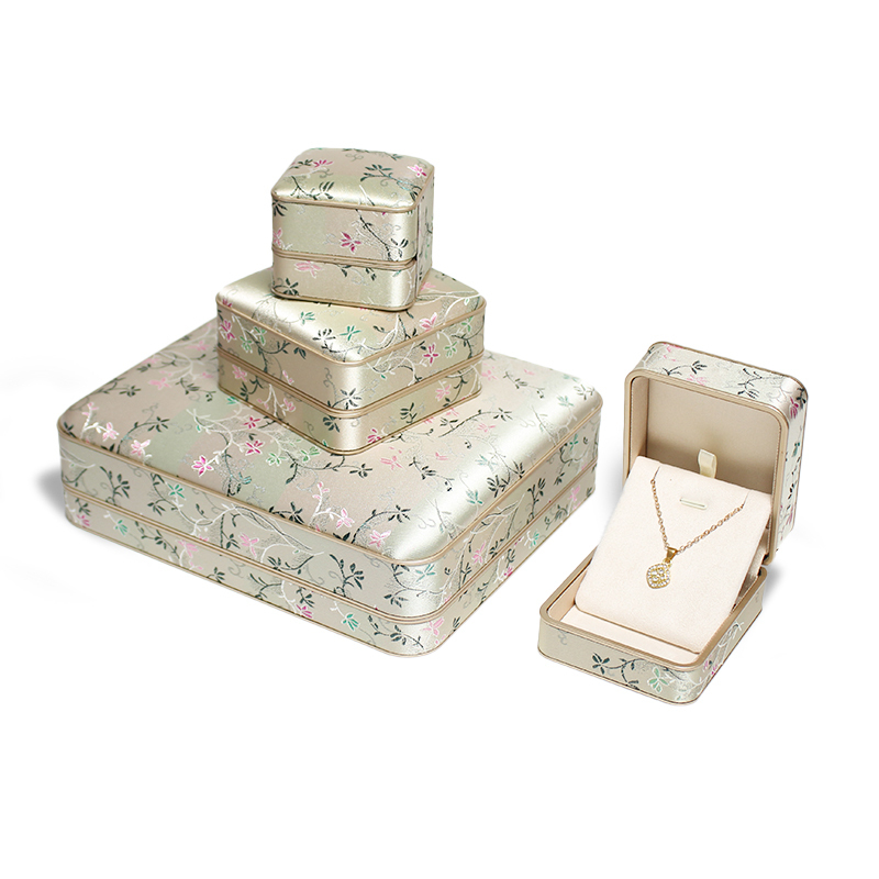 Chinese Style Green Silk Brocade Jewelry Packaging Box