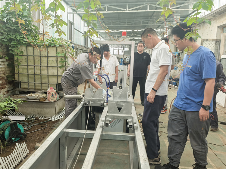 中外合资仪表企业到访葫芦岛良永氟塑机械洽谈深度合作
