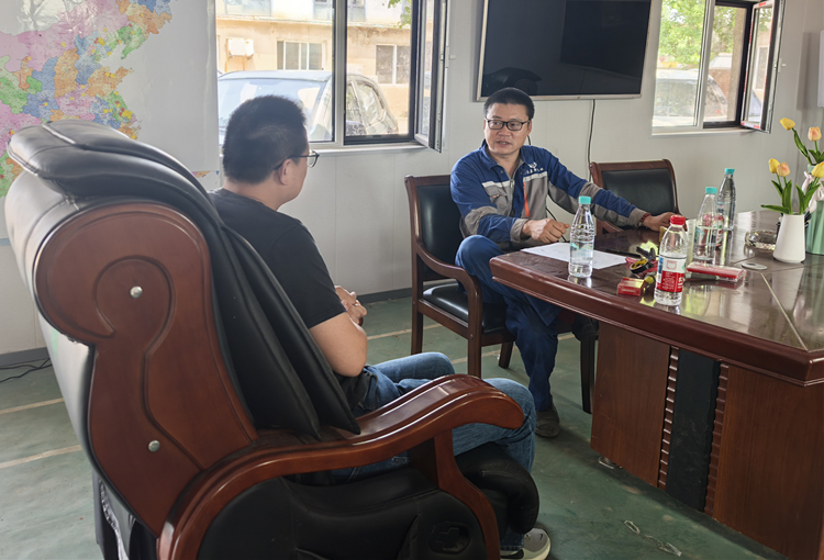 仪表企业莅临葫芦岛良永氟塑机械有限公司采购四氟拉管设备