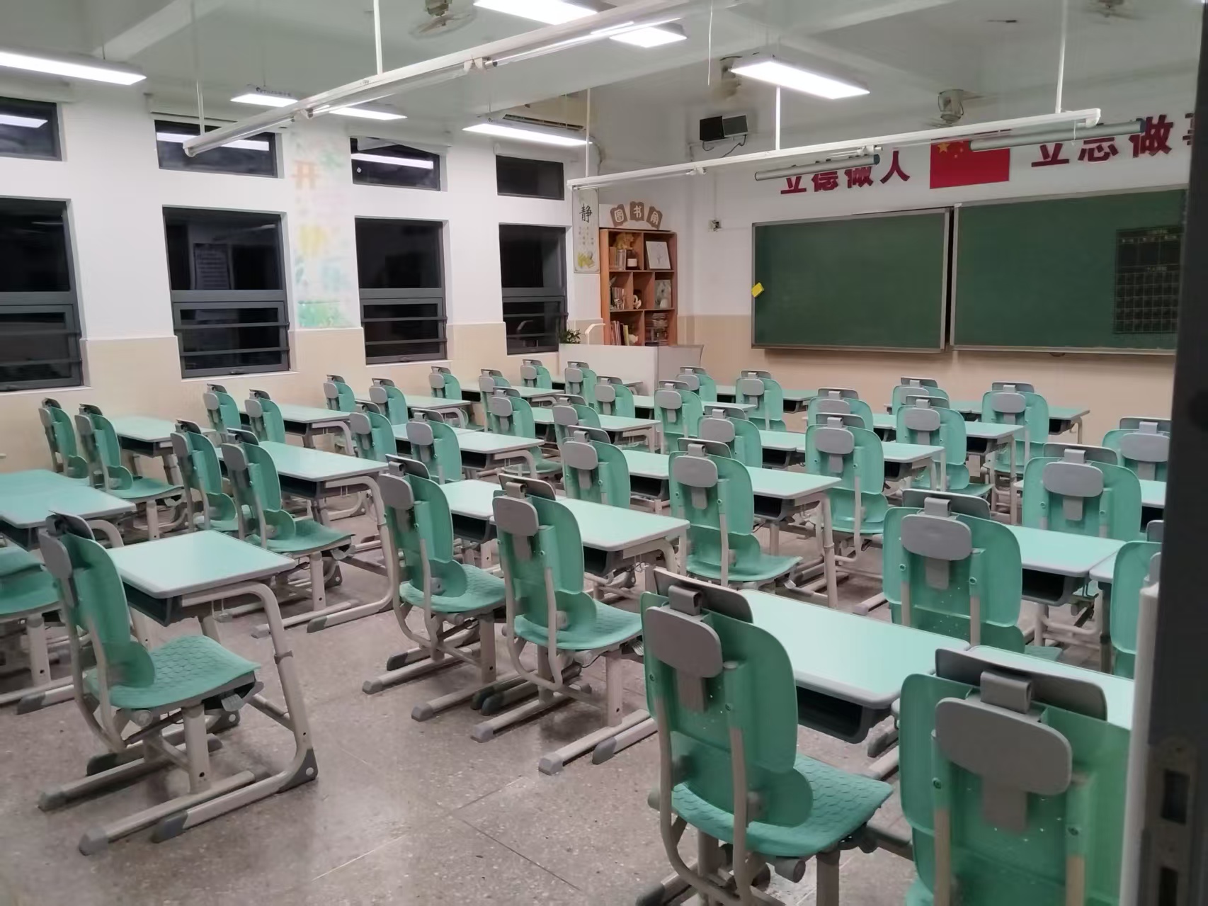 耐用学校家具｜人体工学学生课桌椅工程方案 - 欧时达家具