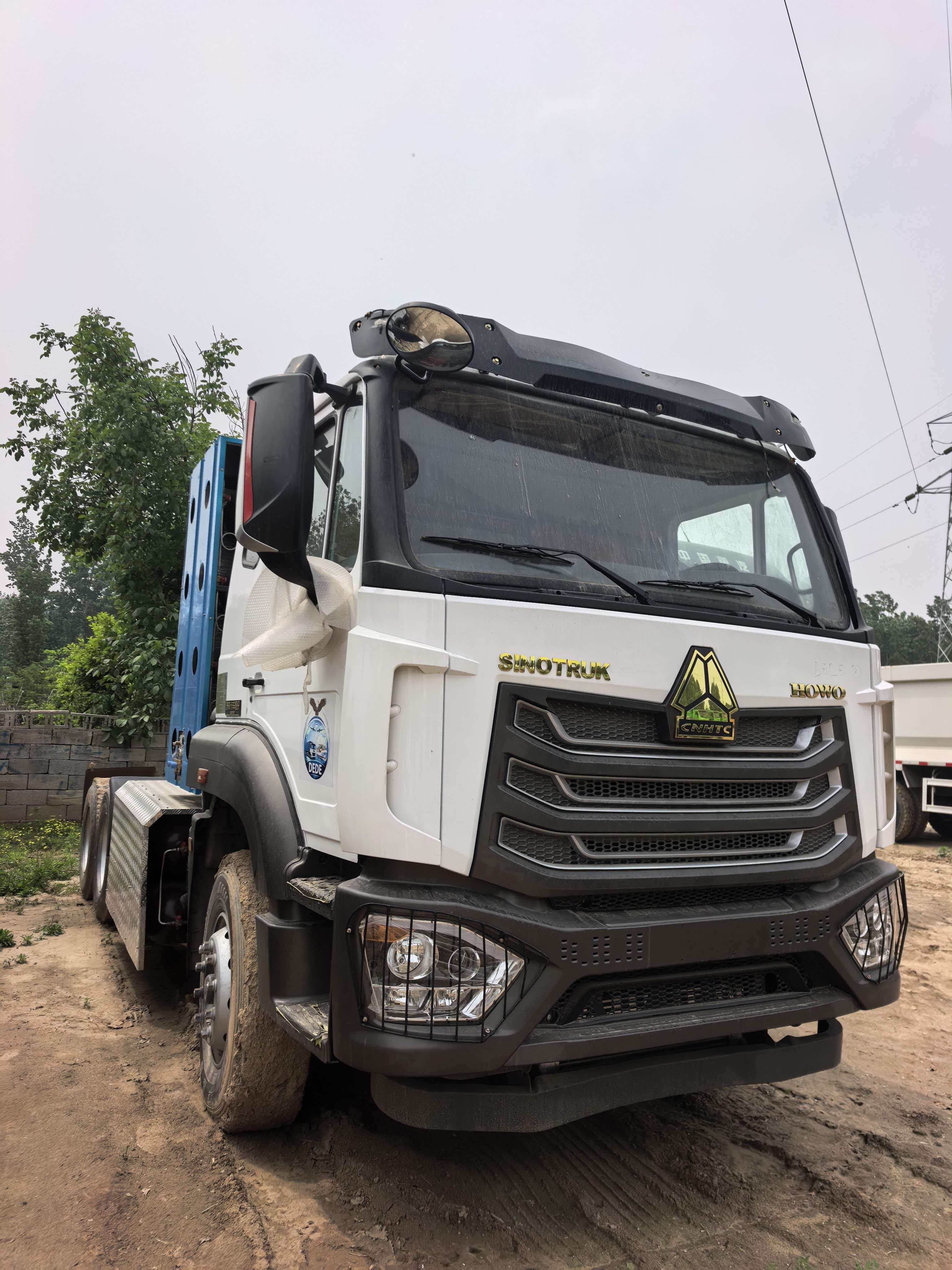 Howo NX CNG tractor unit.