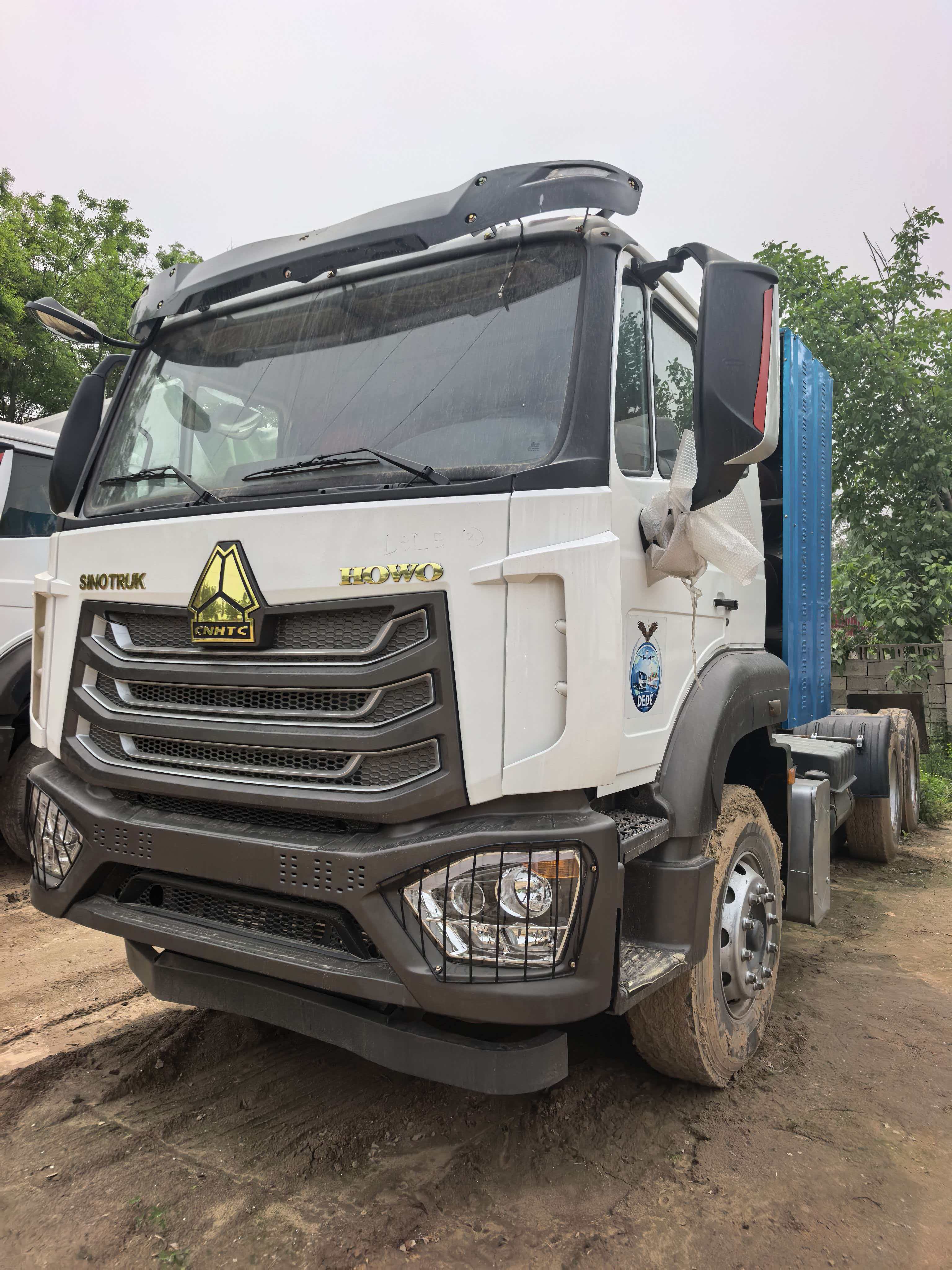 Howo NX CNG tractor unit.