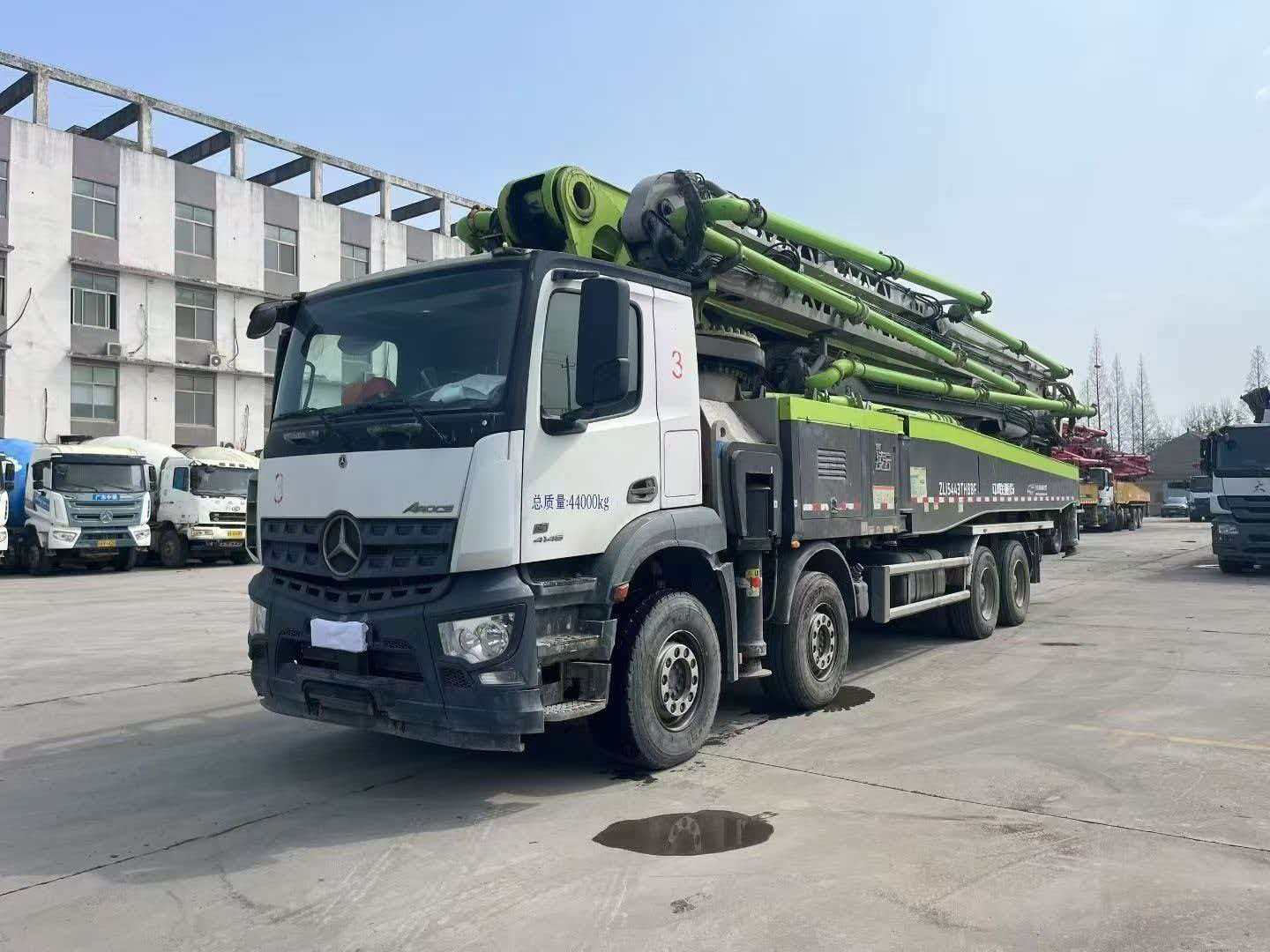 52-meter Mercedes-Benz Zoomlion pump truck