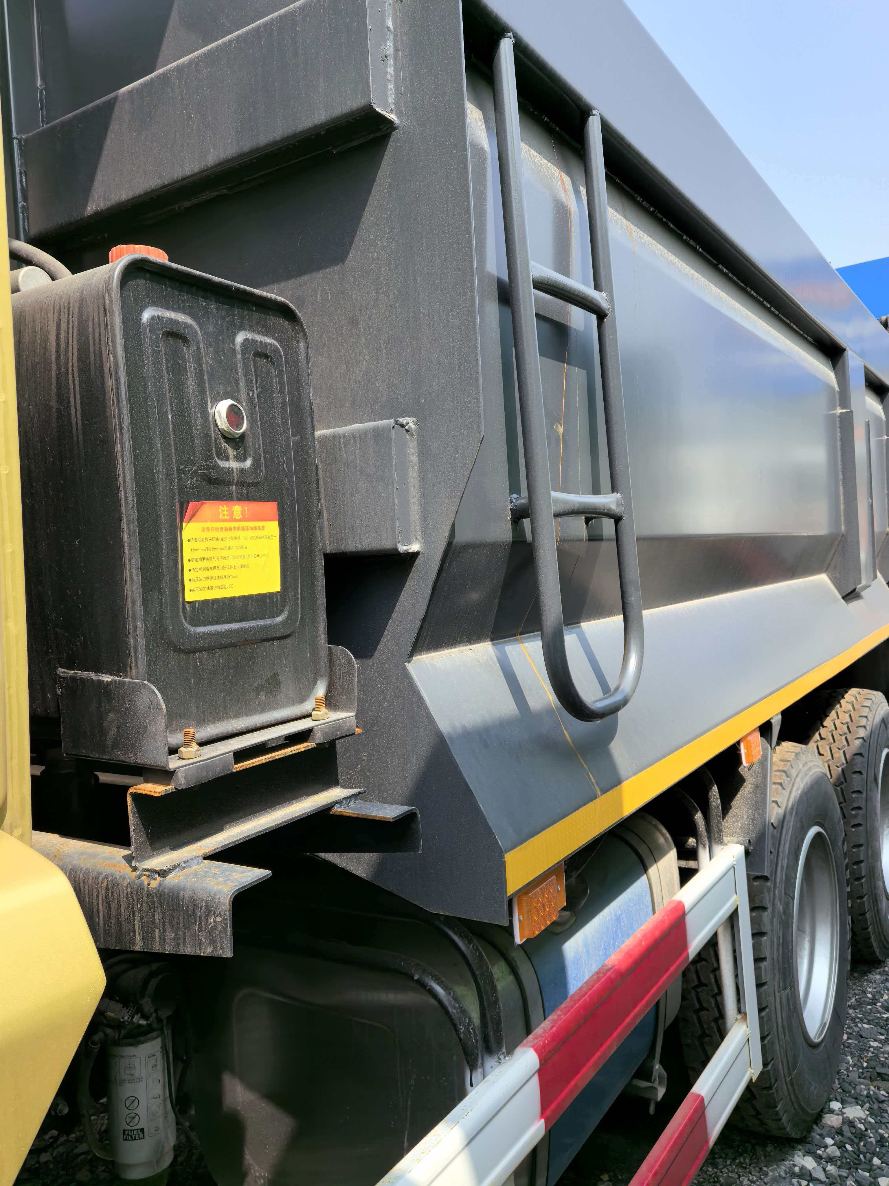 Delong M3000 Lightweight Dump Truck