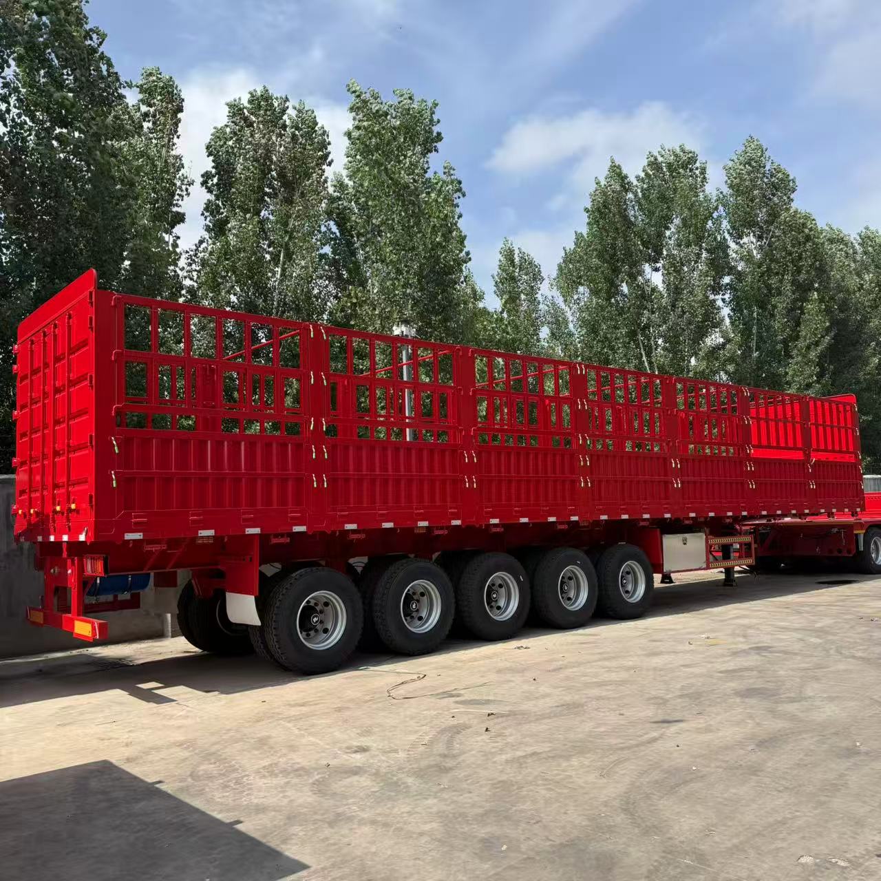 High-sided semi-trailer