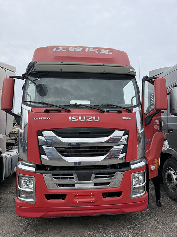 Isuzu tractor