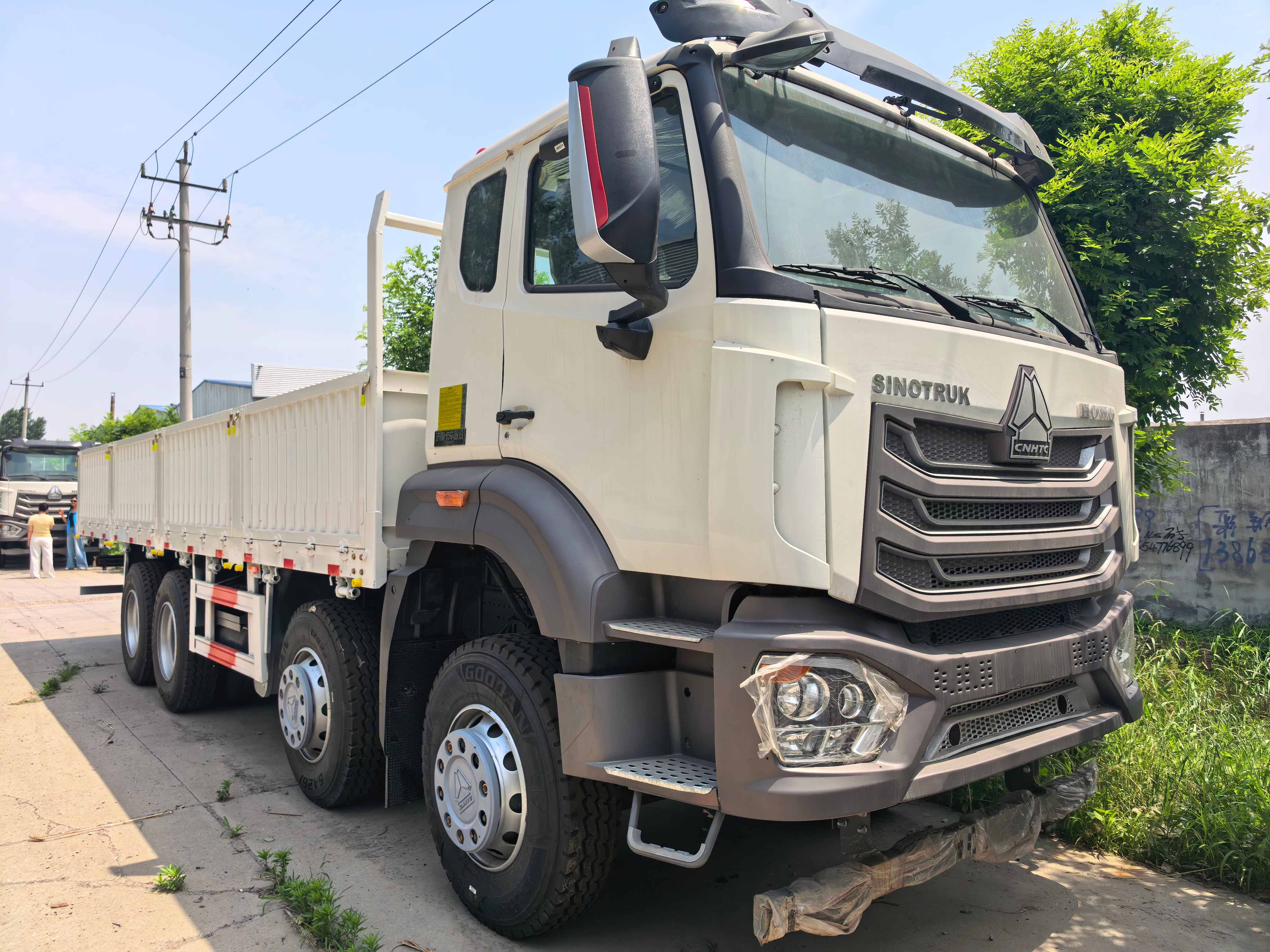 HOWO NX Flatbed Truck
