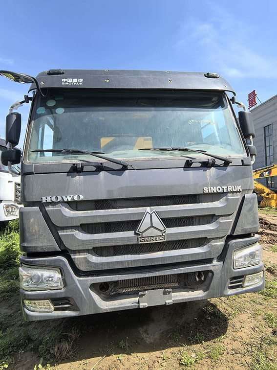 Howo dump truck with crane