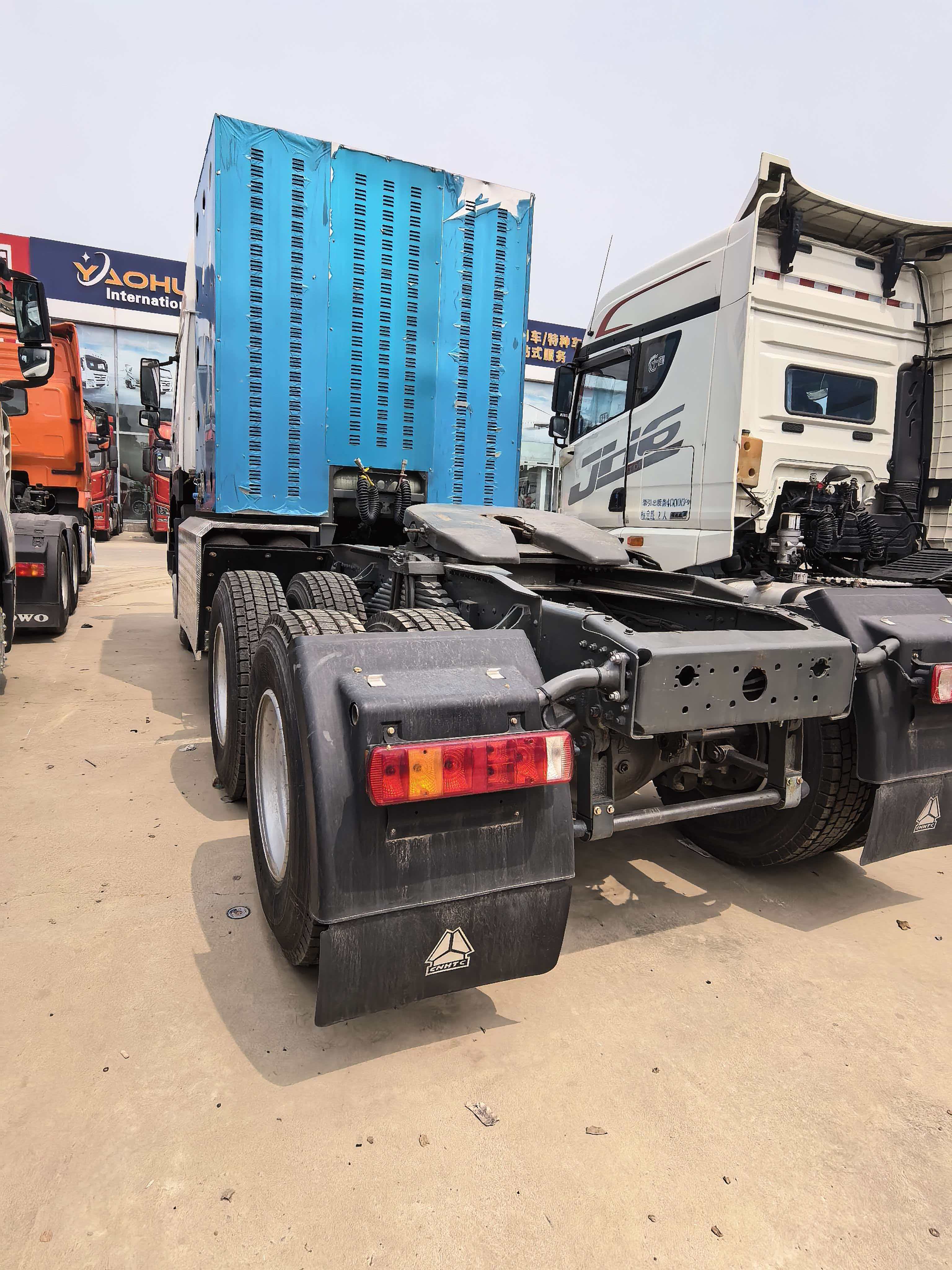 Howo CNG tractor unit.