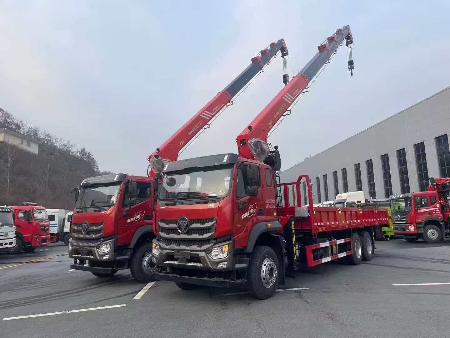 Truck-mounted crane display