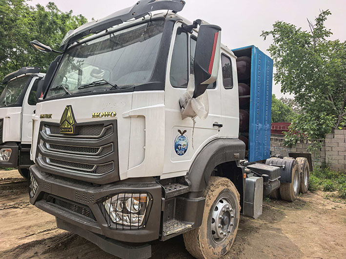 Howo NX CNG tractor unit.