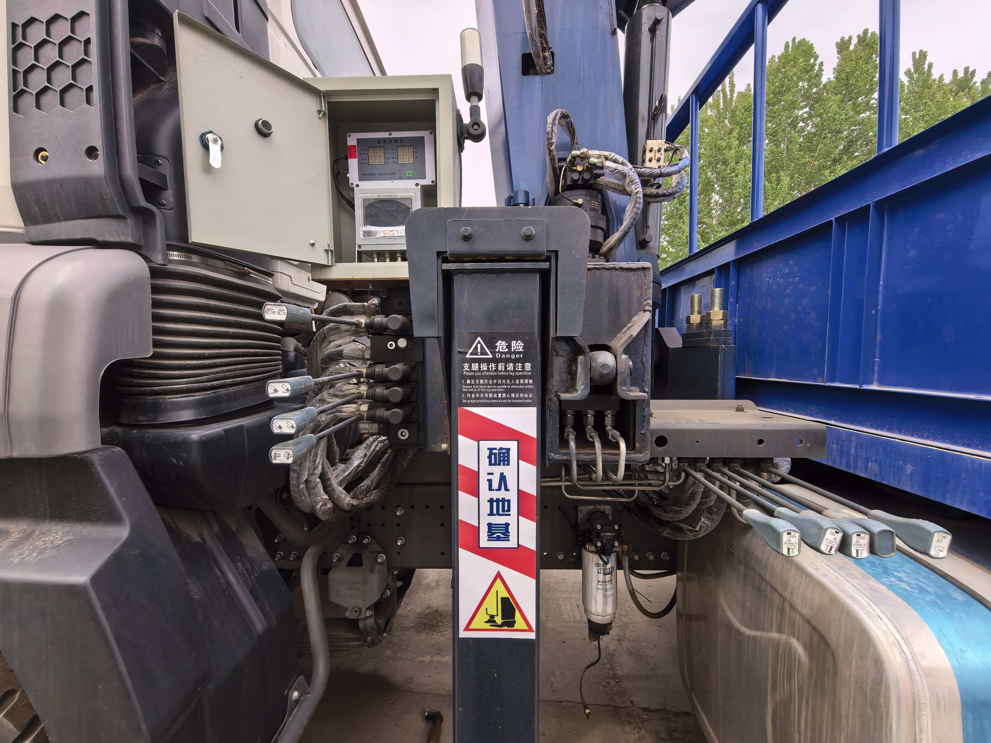 CYTS NX12-ton truck-mounted crane