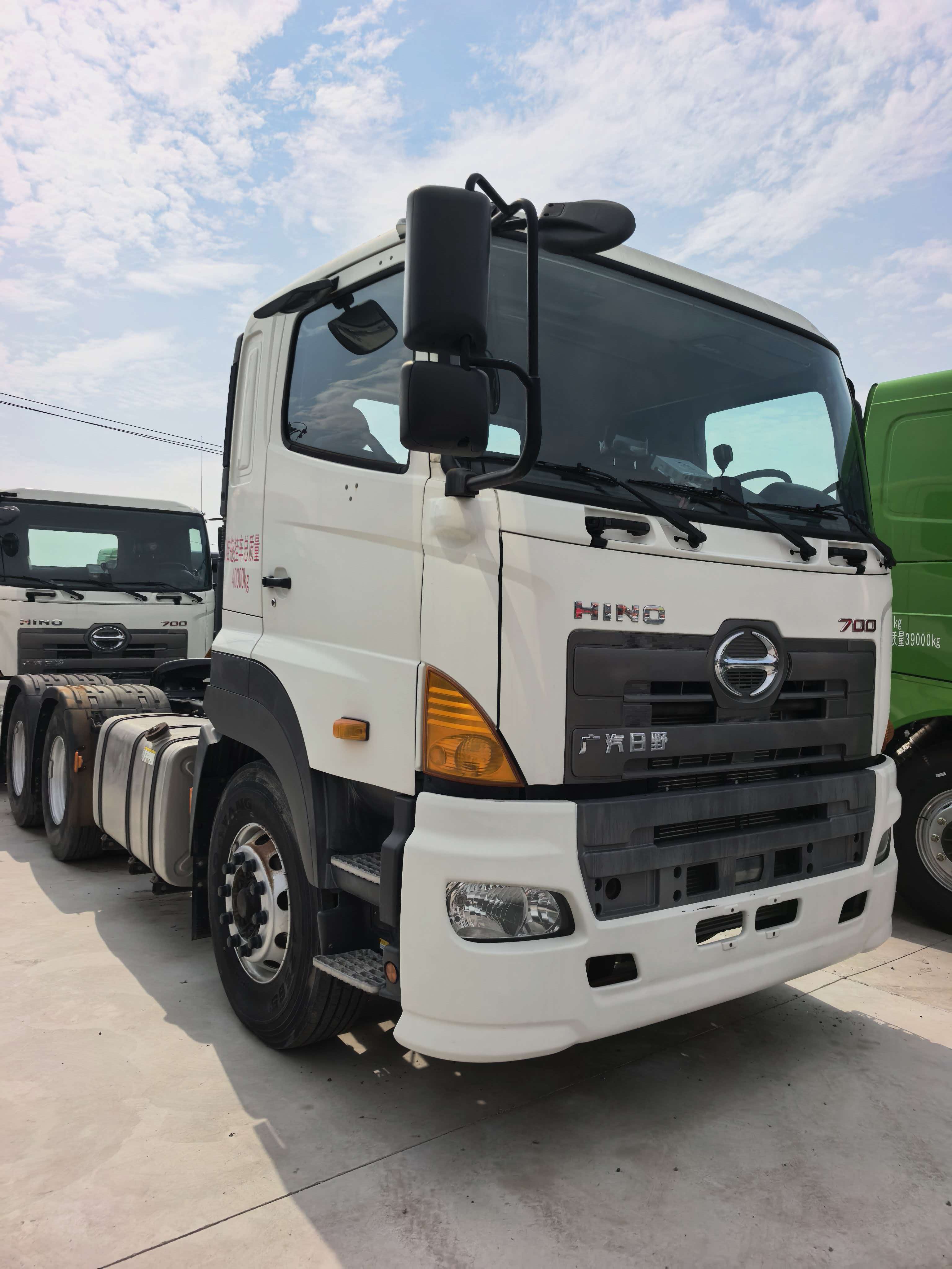 Hino Tractor Unit