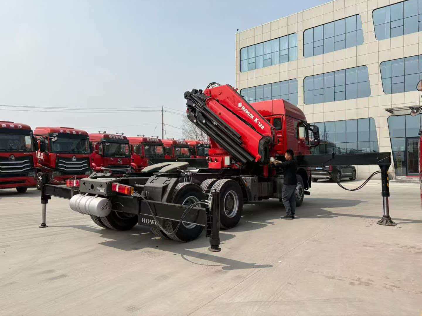 Trailer-mounted folding boom truck-mounted crane